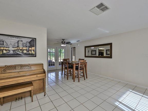 5th image of 1390 Crescent Ct