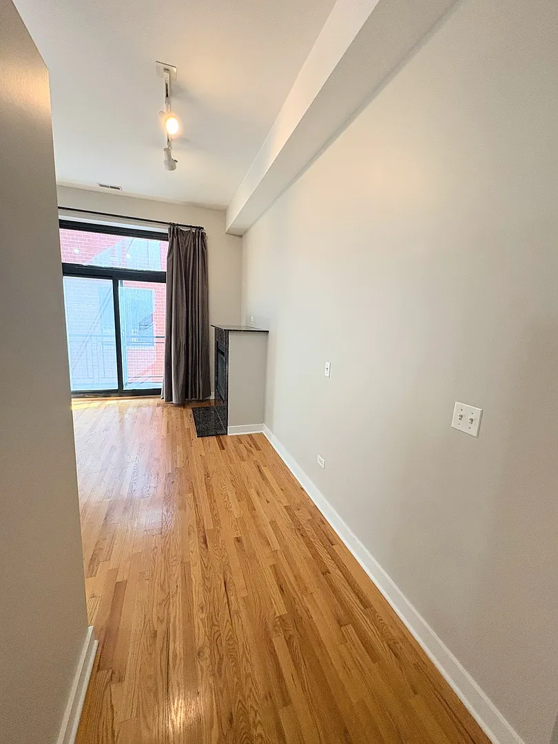 1 bed, 700 sqft, $2,249 — Photo 4