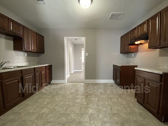 3rd image of 1645 Shadowlawn Blvd