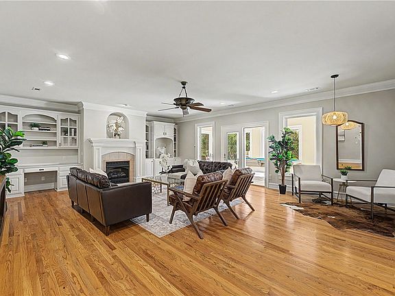 3rd image of 6356 Wells Cir