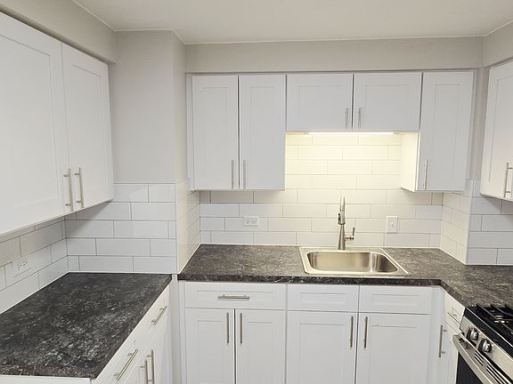 2nd image of 11011 S Lloyd Dr #13