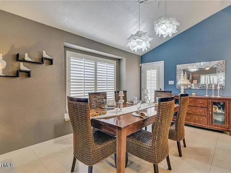 7067 Crown Ridge Dr — Photo 3