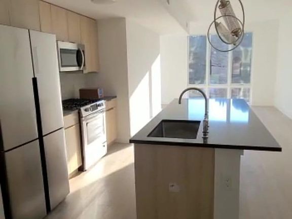 2nd image of 348 Baldwin Ave #401