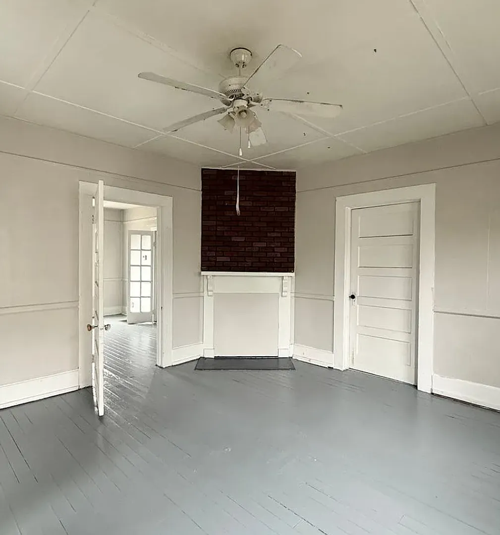 Charming 2-bedroom, 1-bath home in Opelika with a fenced yard, a large front porch, and a back deck. — Photo 3
