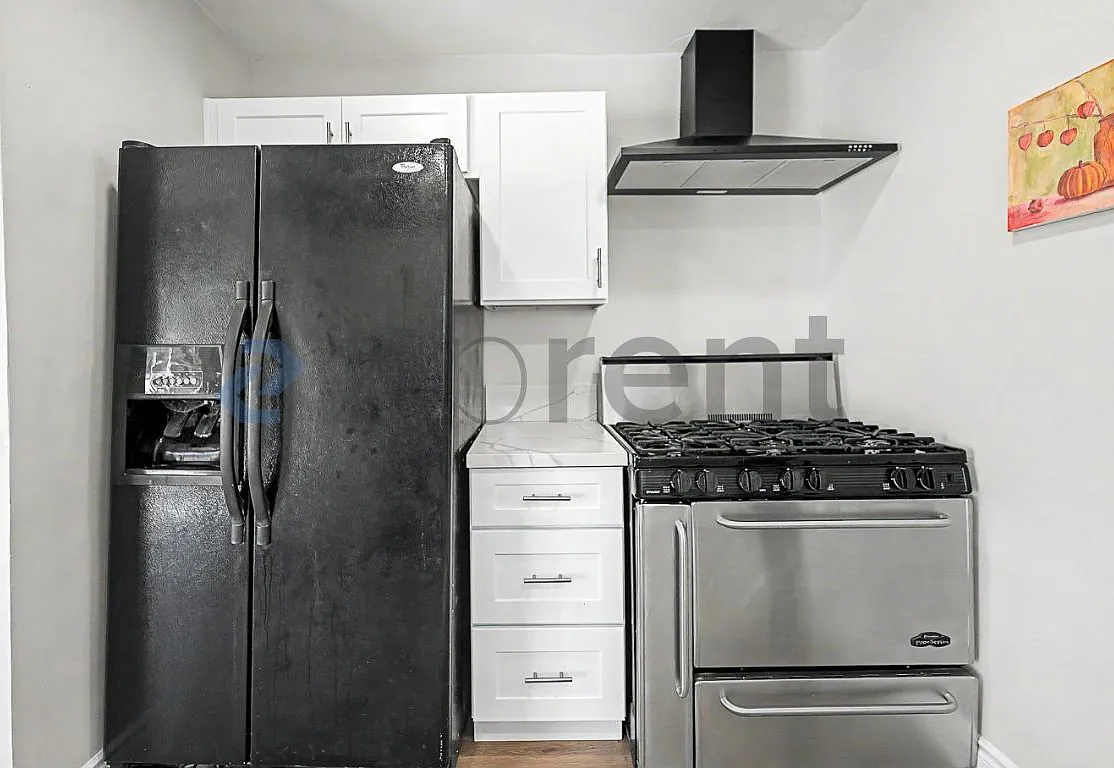 4 bed, 1421 sqft, $5,295 — Photo 3