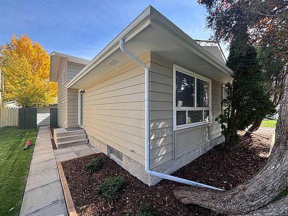 3rd image of 235 W Shawcliffe Cir SW