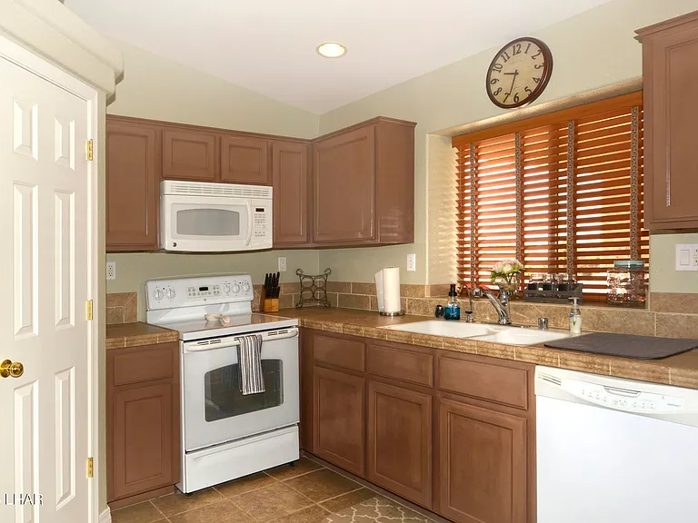 3400 Buckboard Dr — Photo 6