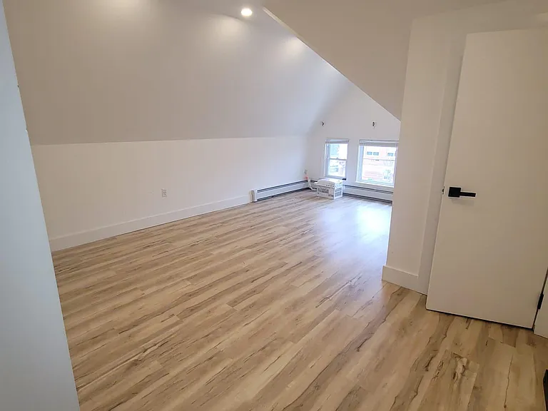 682 Whitney Ave #3 — Photo 10