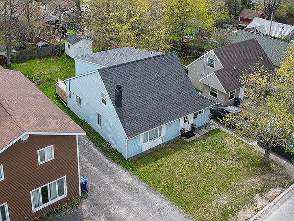 3rd image of 126 East Valley Road