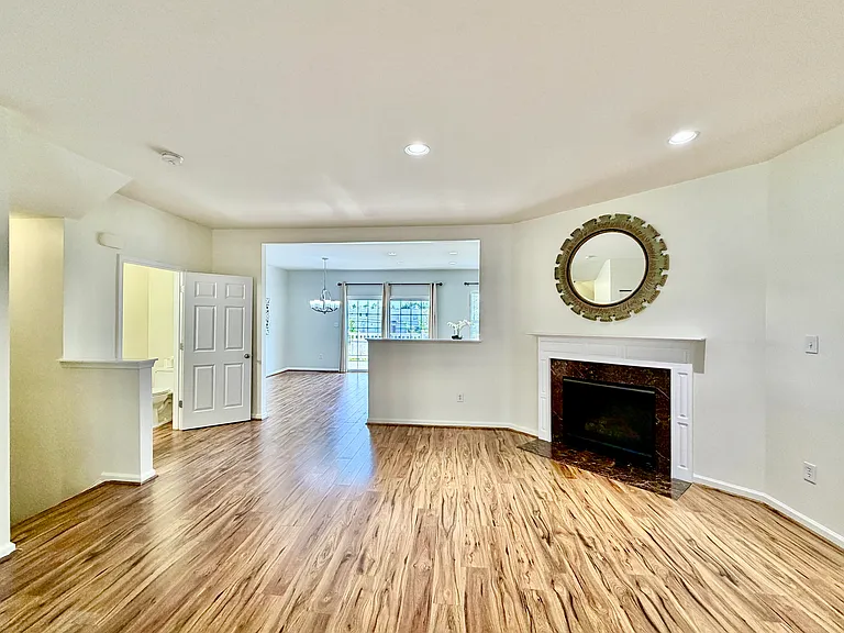 419 Jacobsen Dr — Photo 6