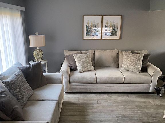 2nd image of 250 Palacio Royale Cir