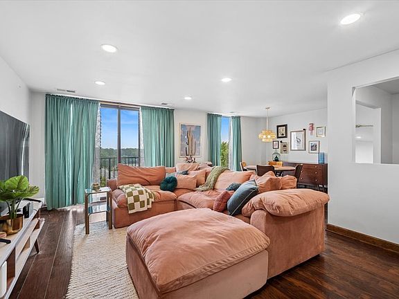 3rd image of 190 S Wood Dale Rd APT 710