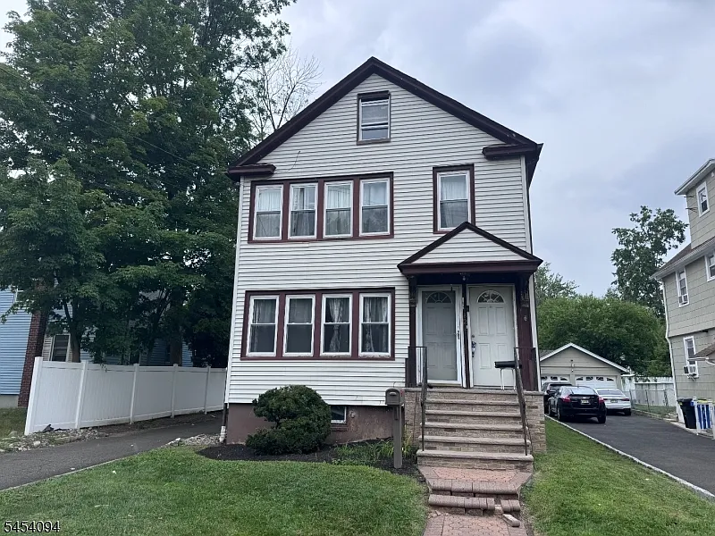 3 bed, 1.0 bath, $2,850 — Photo 1
