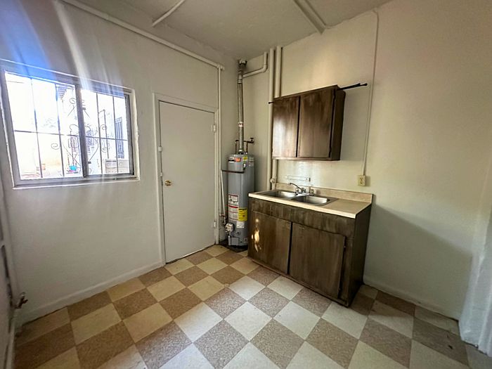 1st image of 900 S Ochoa St #4