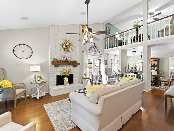 4th image of 22 Berryfrost Ln