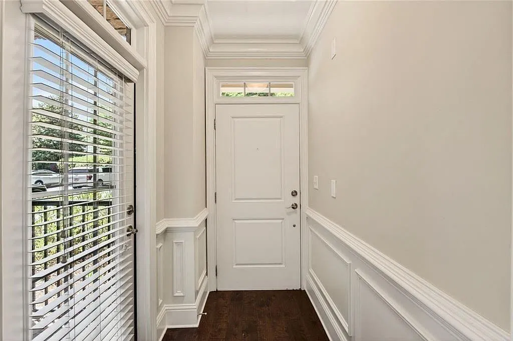 1 bed, 1.0 bath, 1141 sqft, $2,100 — Photo 3