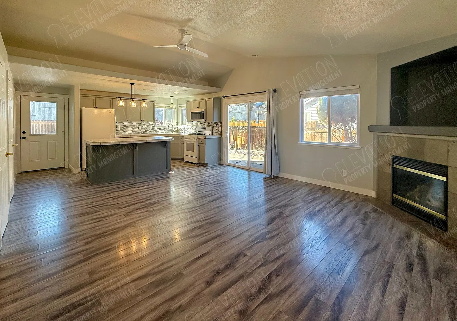 Single Level 3 BR Charmer in SE Bend with Fully Fenced Yard — Photo 4