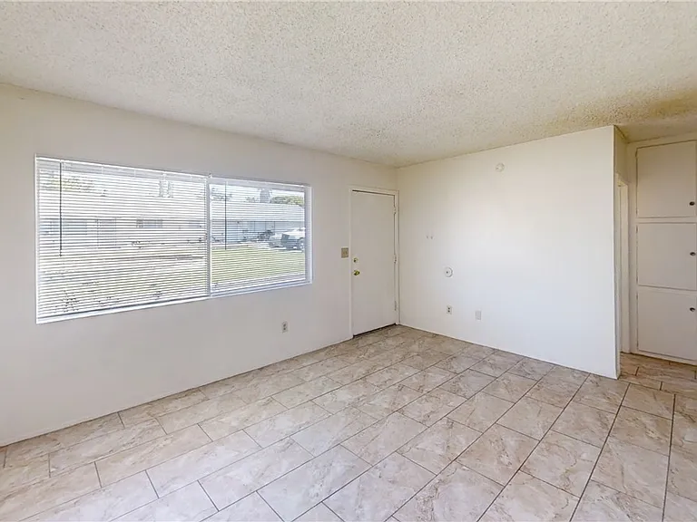 947 Park Ave — Photo 2