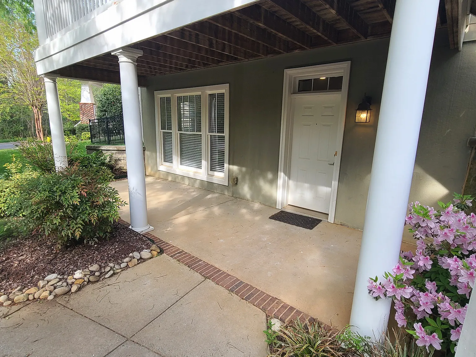 3 bed, 2.5 bath, 1650 sqft, $2,075 — Photo 2
