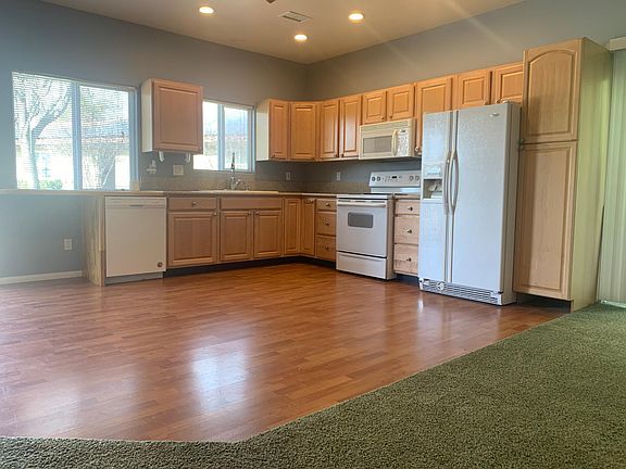 Full Kitchen and dining area on laminate flooring