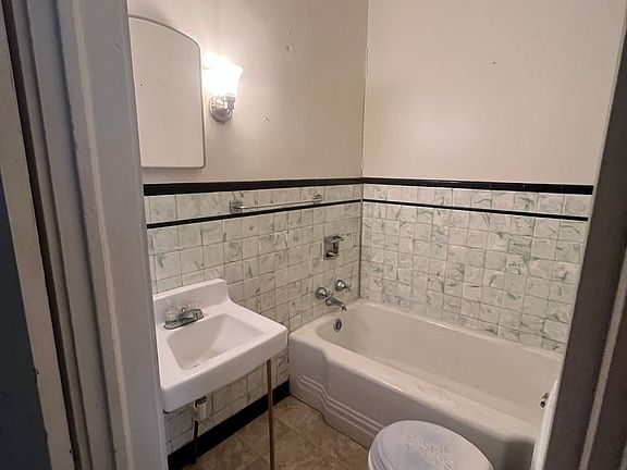 5th image of 176 Washington Ave APT D