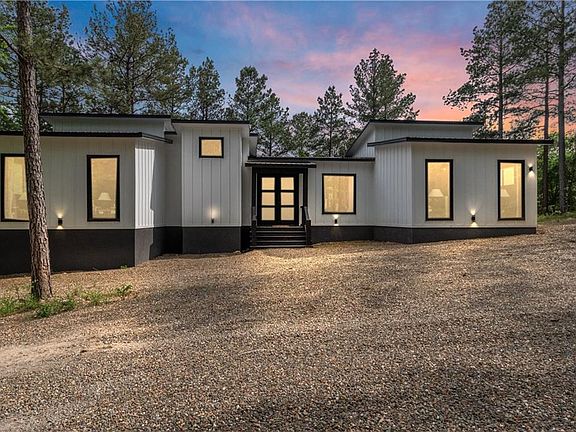 4th image of 24 Pine Needle Ln