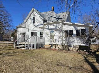811 S Main St, Waupaca, WI 54981