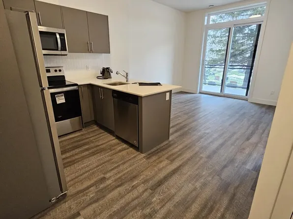 107 Roger St #106, Waterloo, ON N2J 0G3