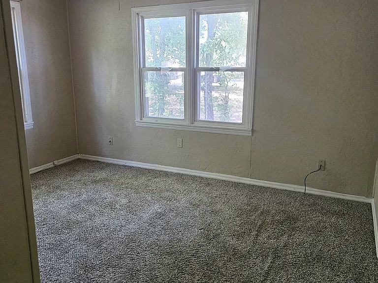 1035 W Ash Ave #B — Photo 6