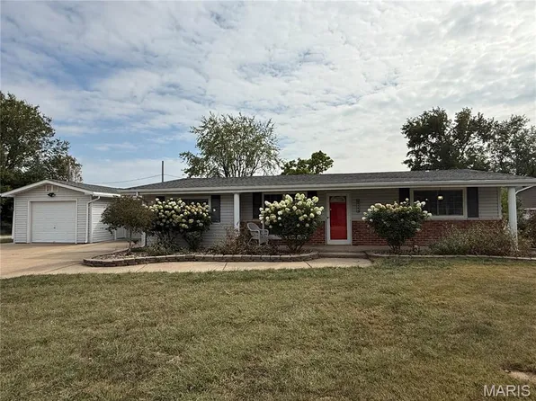 816 Nancy Ln, Weldon Spring, MO 63304