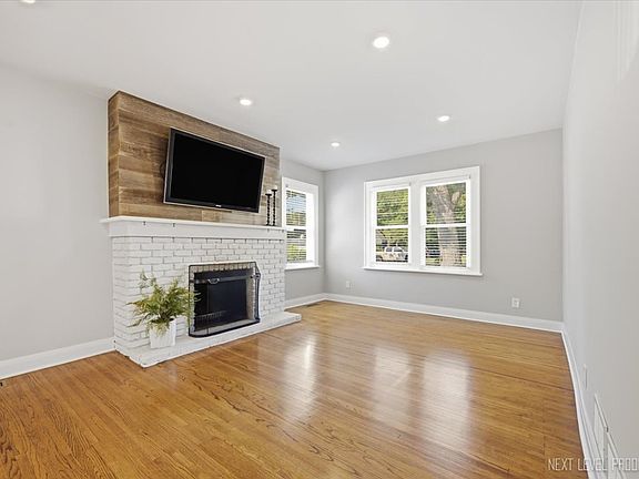 4th image of 321 Woodward Ave