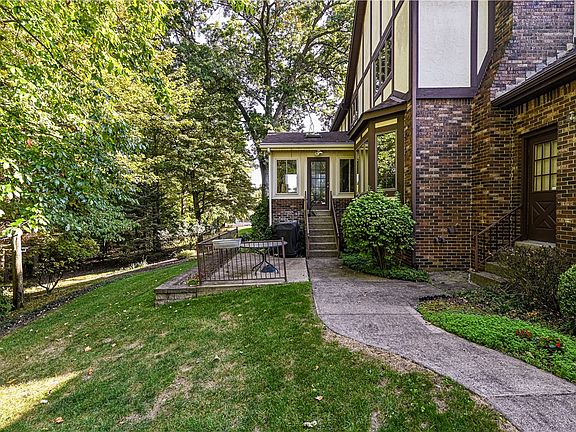 5th image of 317 Satinwood Ln