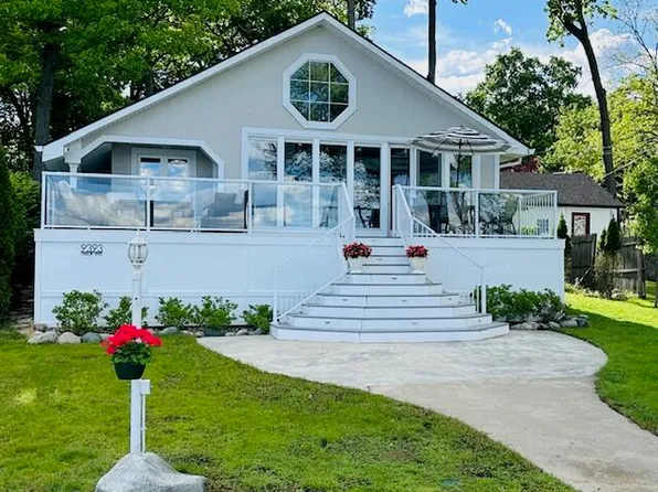 9393 Fraulin Dr, Richland, MI 49083