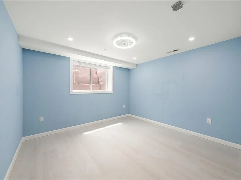 6 Bates St #A — Photo 8