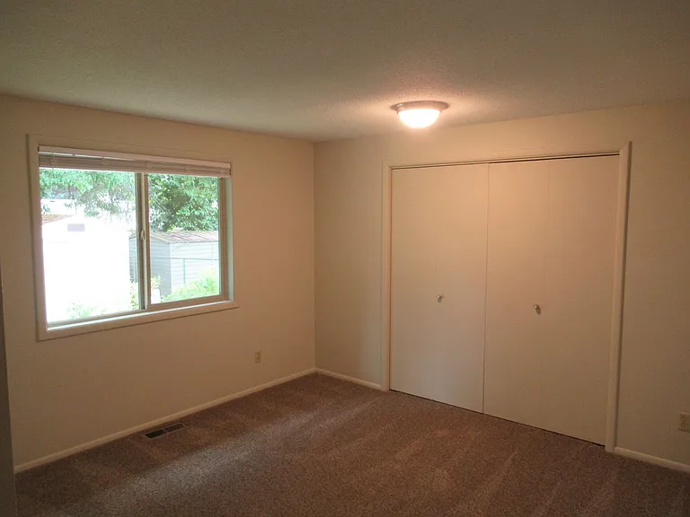 450 Lori Ave SE — Photo 20