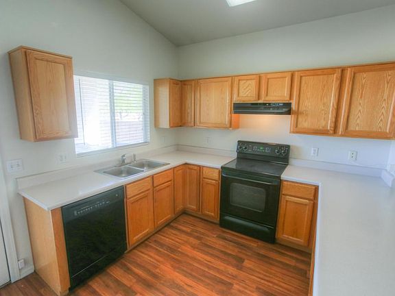 3rd image of 7632 S Trumpet Vine Ave