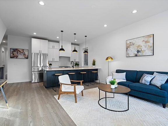 3rd image of 2636 W Evergreen Ave #1