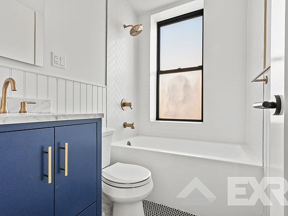 5th image of 326 Bedford Ave #5E