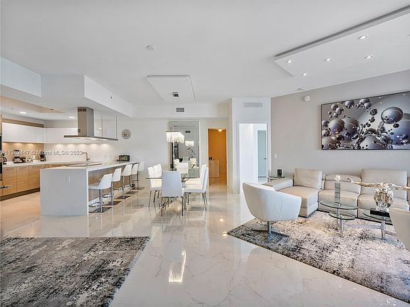 3rd image of 17111 Biscayne Blvd Unit 1607