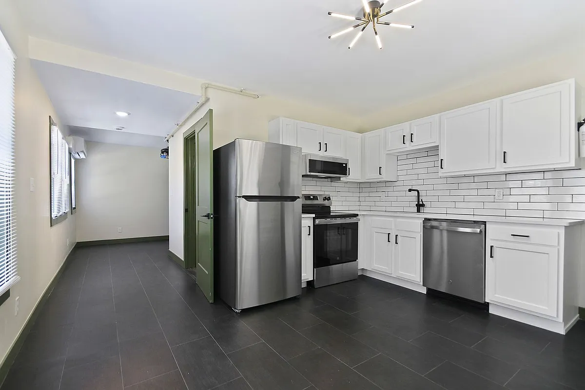 Building Photo - 416 N College Ave #4