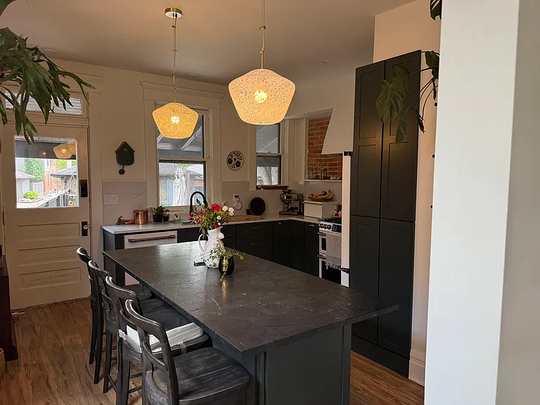 745-747 S 6th St — Photo 11