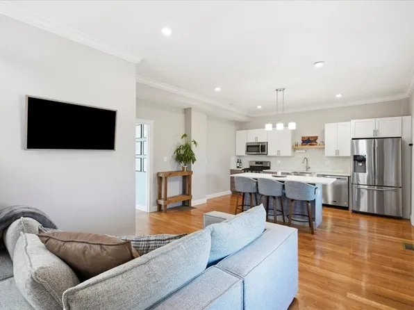 189 Shirley St Unit 2, Winthrop, MA 02152