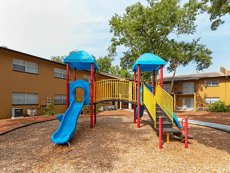 Oak Manor Apartment Homes — Photo 17