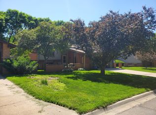 7109 Shamrock Rd, Lincoln, NE 68506