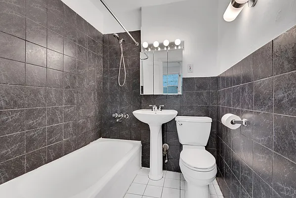 Rented by Cooper & Cooper Real Estate | media 4