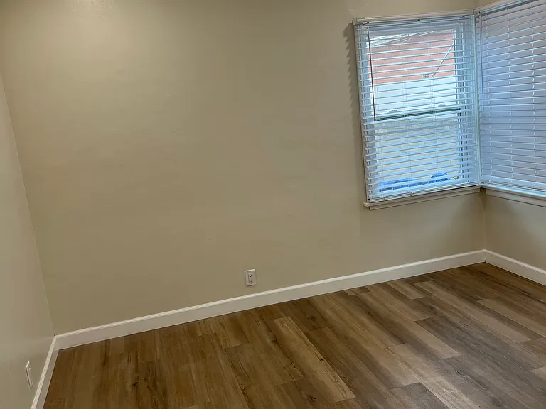 822 Crenshaw Blvd #2 — Photo 5