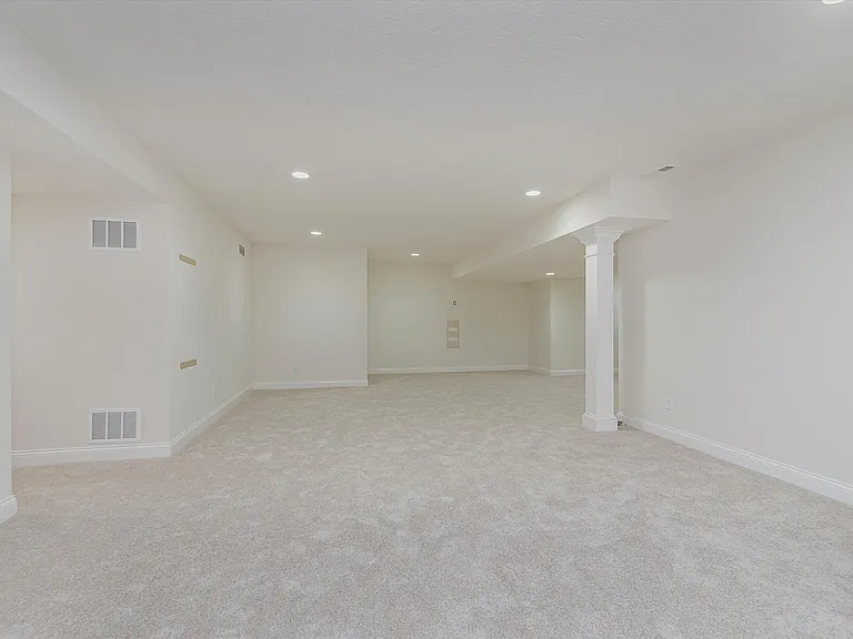 10264 Normandy Way — Photo 32