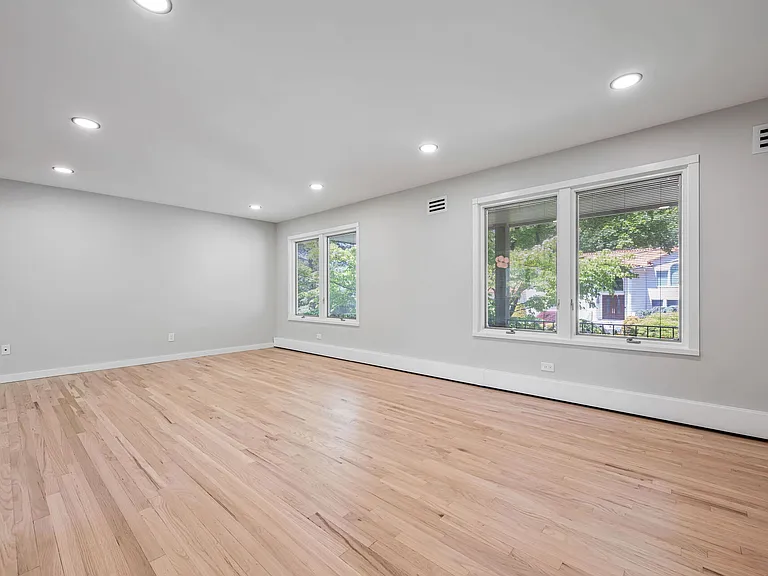 439 Summit St — Photo 6