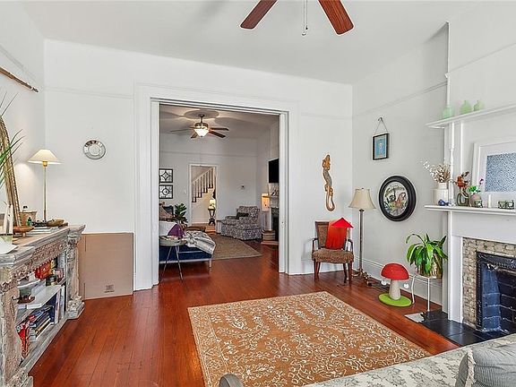 3rd image of 818-20 Valmont St