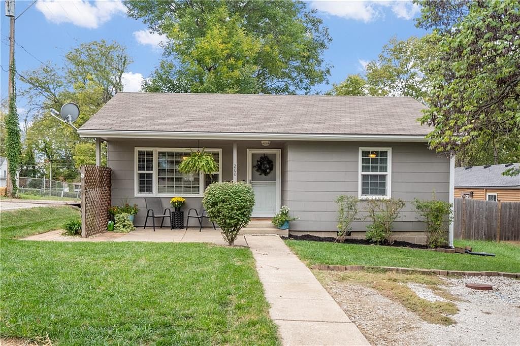 200 N Lake Ave, Harrisonville, MO 64701 Zillow